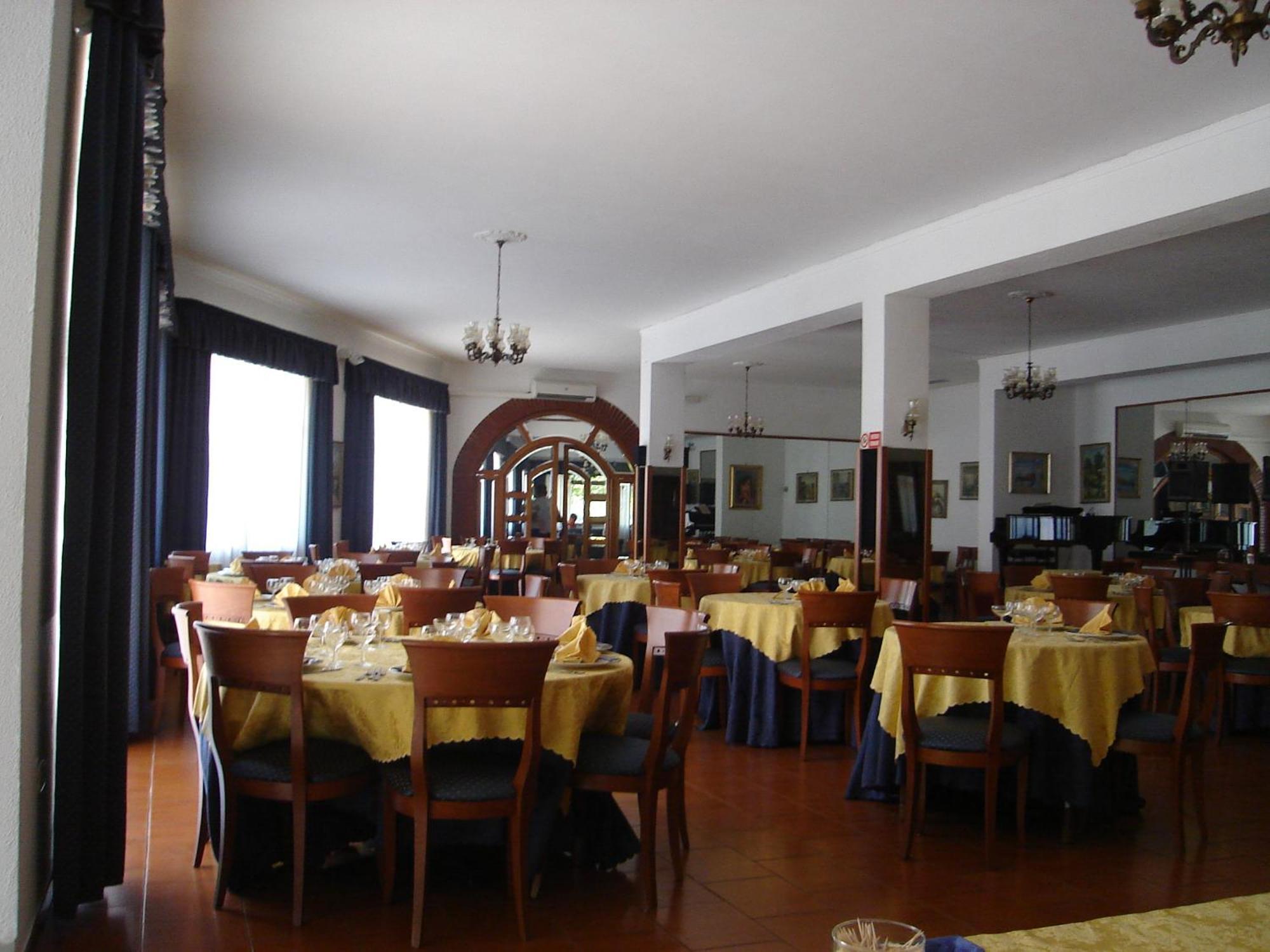 פרדיפומו Hotel Eden מראה חיצוני תמונה